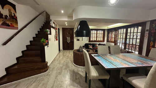 Casa 4 Ambientes Con Patio, Venta R. De Escalada