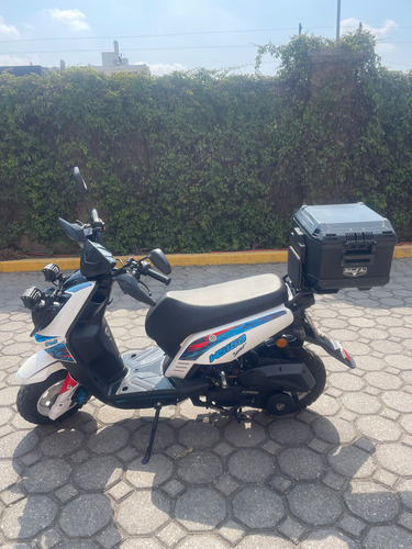 Posapies Para Copiloto, Luces Adicionales Y Portaequipaje