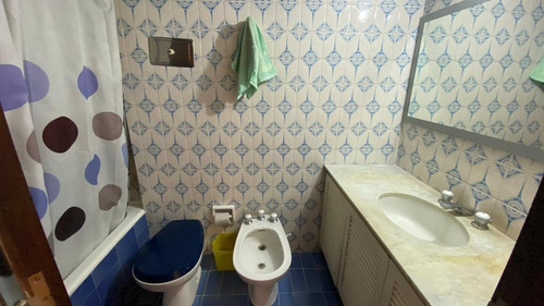 Casa En Venta - 4 Dormitorios 3 Baños - Cocheras - 234mts2 - Mar Del Plata