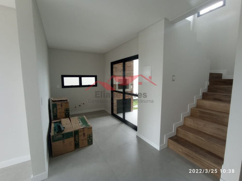 Imagem 14 de 15 de Casa Alto Padrão Duplex Em Bosque Da Mata - Tijucas - 534