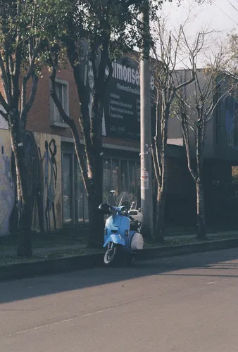 Vespa Piaggio 150, Color Azul Cielo Y Blanco