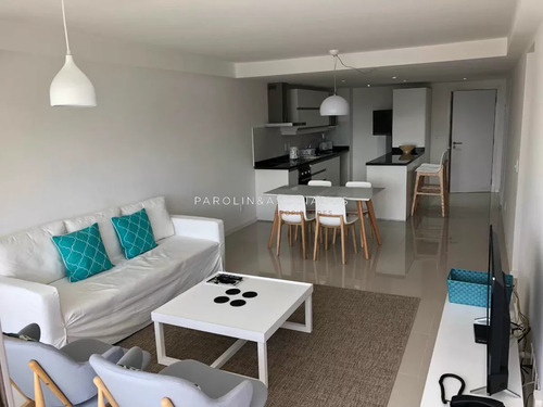 Apartamento En Venta 2 Dormitorios En Torre Esmeralda, Punta Del Este.