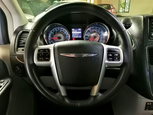 Imagen 12 de 15 de Chrysler Town Country Limited 2011