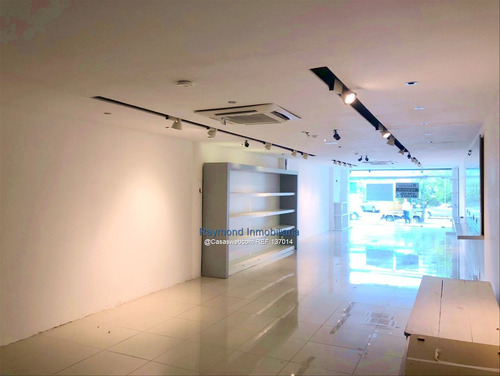 Excelente Local De 123m2 En Carrasco, Sobre Arocena