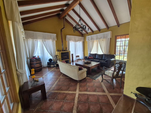 Casa En Arriendo De 5 Dorm. Condominio Nogales Machalí