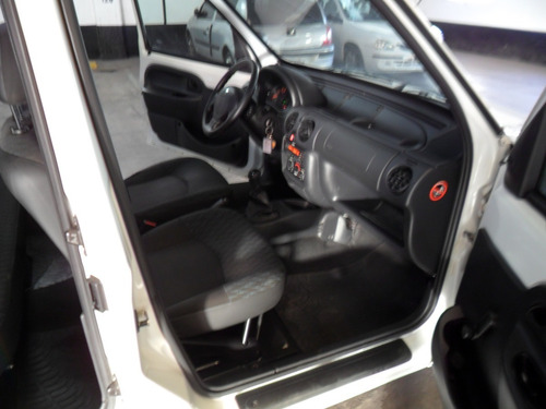 Imagen 12 de 16 de Renault Kangoo 1.6 Confort 5as. 2plc - 2018