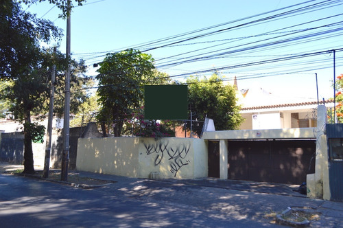 Ubicadísima Propiedad En Venta Como Terreno !