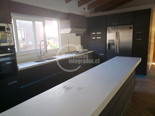 Casa En Venta De 3 Dorm. En Olmué