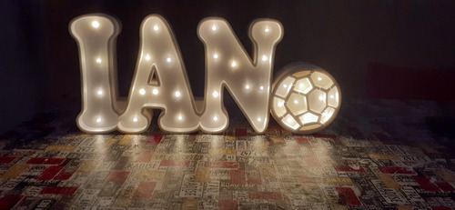 Imagen 2 de 10 de Nombres Iluminados 4 Letras 30 Cm Tu Nombre Importan Polyfan