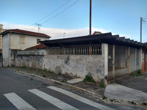Casa Com Sobrado Nos Fundos