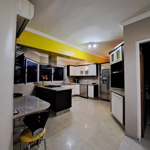 Imagen 23 de 30 de Se Alquila Imponente Penthouse En La Urbanizacion La Trigaleña, Pozo Y Planta 165897 Andres Peña