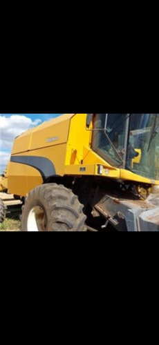 Imagem 2 de 2 de Colheitadeira Valtra Bc 4500 Ano 2012 Com Aproximadamente 3.