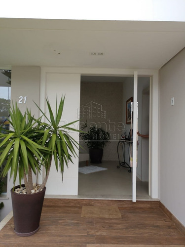 Casa A Venda Em Condominio Fechado Com 4 Quartos No Bairro Corrego Grande Em Florianopolis. - V-81015