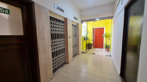 Venta De Oficina Monserrat Reciclada Toda Exterior