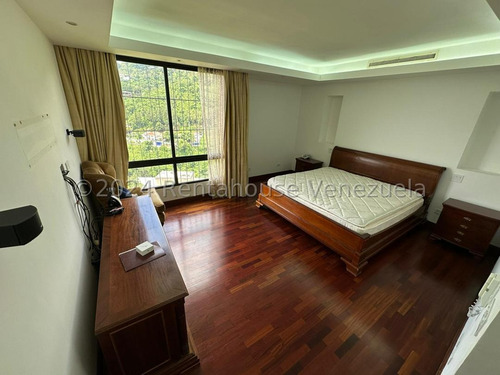 Espectacular Apartamento Completamente Remodelado Con Grandes Ventanales, Calle Cerrada 25-571