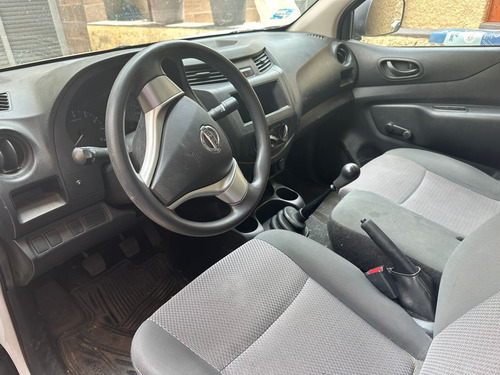 Nissan NP300 2.5 Estacas Dh Aa Mt
