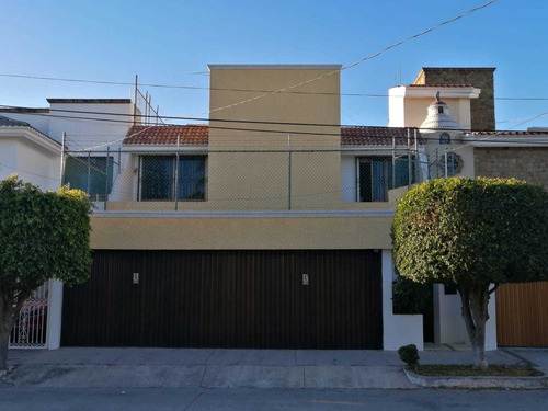 Imagen 2 de 14 de Excelente Casa En Ubicación Privilegiada