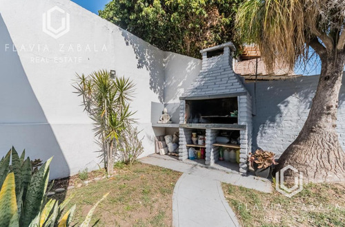 Venta Casa Tres Ambientes Con Pileta Y Jardín En Ituzaingo
