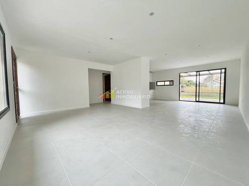 Venta Casa 715 Metros 3 Dormitorios + Patio Con Parrillero - Solymar