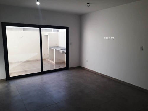 Imagen 5 de 17 de Venta - Duplex Independiente - Ezeiza