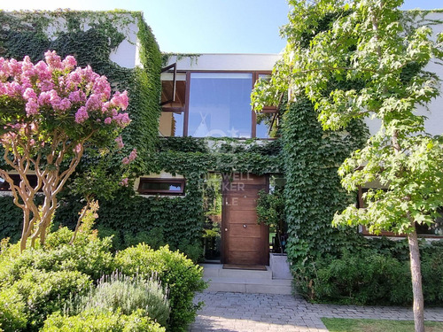 Linda Y Luminosa Casa En Santa María De Manquehue