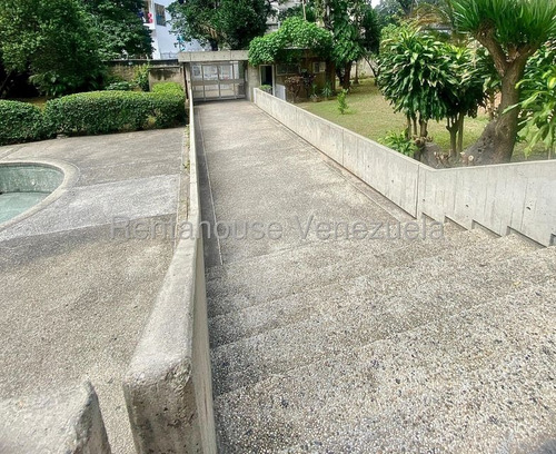Se Ofrece En Venta Hermoso Y Amplio Apartamento Remodelado Ubicado En El Paraiso