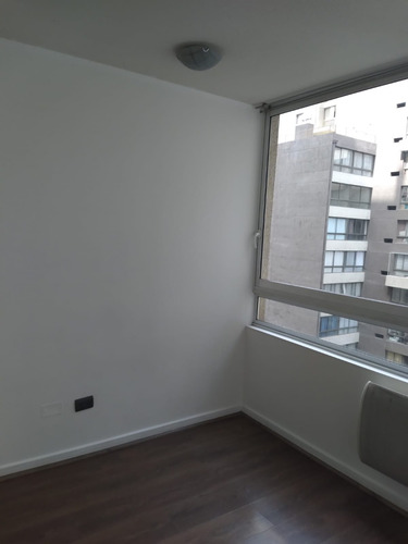 Arriendo Estudio Central ¡a Solo Pasos Del Metro Santa Ana!