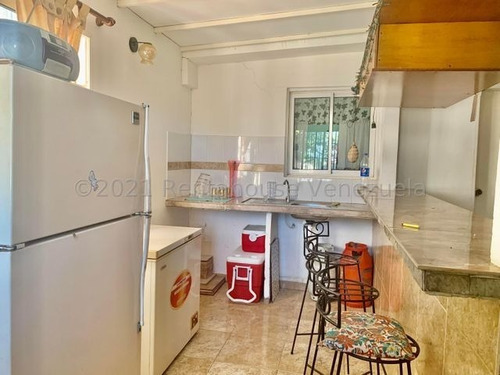 Imagen 5 de 10 de Casa En Venta En San Rafael. Punto Fijo