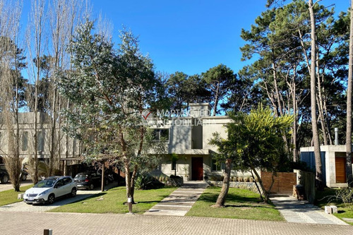 Moderna Casa En Barrio Privado De Rincón Del Indio