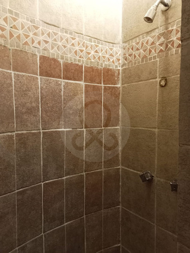 Amplia Casa De 270m2 | 4 Recámaras | 4 Baños | 3 Estacionamientos | Col. Aurora