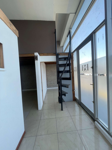 Comercial Villa Alemana Con Estacionamiento Para Clientes