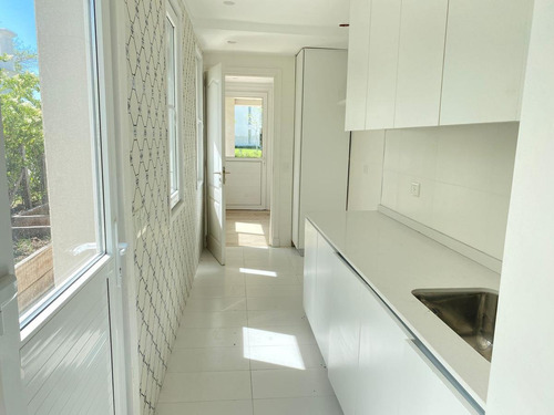 Imagen 22 de 30 de Venta | Casa De Tres Plantas | 6 Dormitorios En Suite | Lote Al Agua | El Golf