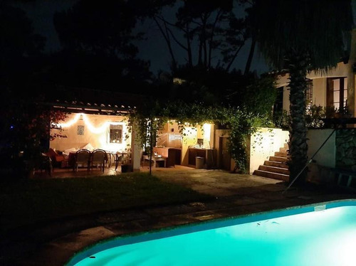 Casa 4 Dormitorios En Venta, Jardines De Córdoba, Punta Del Este