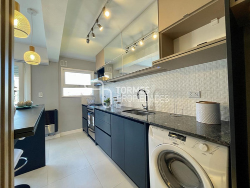 Imagen 19 de 30 de Tour Virtual Departamento Venta 2 Ambientes Reciclado Con Balcón Corrido ~ Macrocentro Mar Del Plata