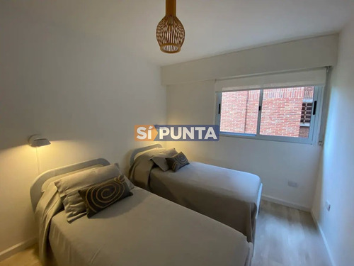 Imagen 17 de 19 de Moderno Apartamento De 2 Dormitorios En Alquiler Frente Al Mar