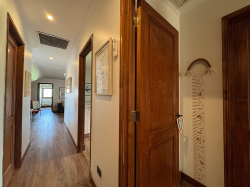 Casa Chilena | 5 Dormitorios + Estar Y Servicio