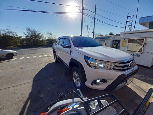 Imagen 4 de 15 de Toyota Hilux 2.8 Cd Srv Pack 177cv 4x2 2017