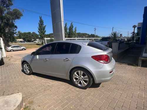 Imagen 8 de 17 de Chevrolet Cruze 5p 1,8 Ltz Ac