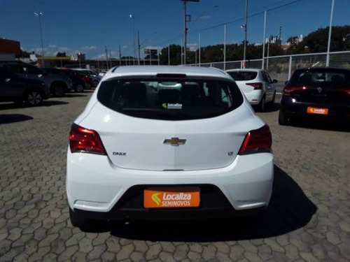 Imagem 2 de 9 de Chevrolet Onix 1.0 Mpfi Lt 8v Flex 4p Manual