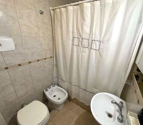 Departamento De 3 Ambientes Lateral En Pleno Villa Crespo