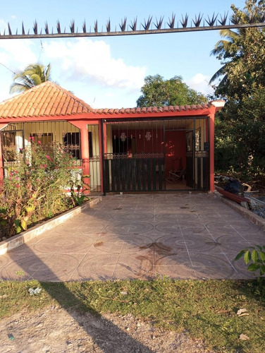 Venta De Casa De 4 Tareas En Monte Plata, República Dominicana