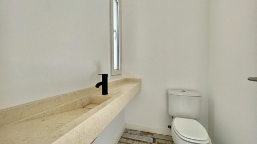 Casa En Naudir En Venta - A Estrenar - Lote Con Fondo Al Verde