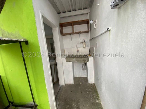 Maikelly Zabala Alquila, Buen Comercial Con Ubicación En La Zona Este Barquisimeto, Cuenta Con Oficina Amoblada Y 600 Mt2, Mz