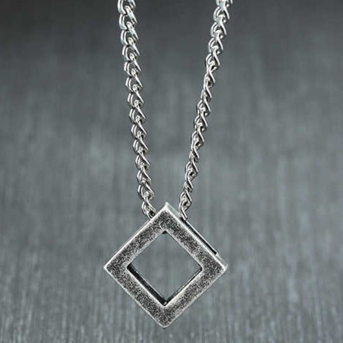 Imagem 3 de 5 de Colar Masculino Com Pingente Cubo