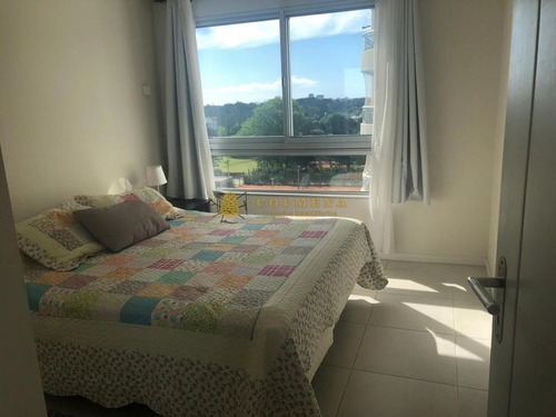 Apartamento En Brava, 1 Dormitorio Alquiler Anual- Ref: 4108