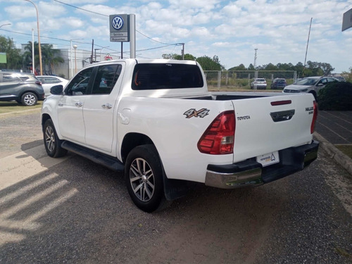 Imagen 2 de 5 de Toyota Hilux 2.8 Cd Srx 177cv 4x4 At 2017