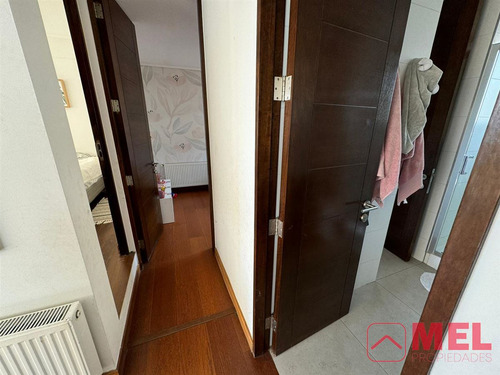 Casa En Venta De 6 Dorm. Mas Serv En Chamisero, Colina