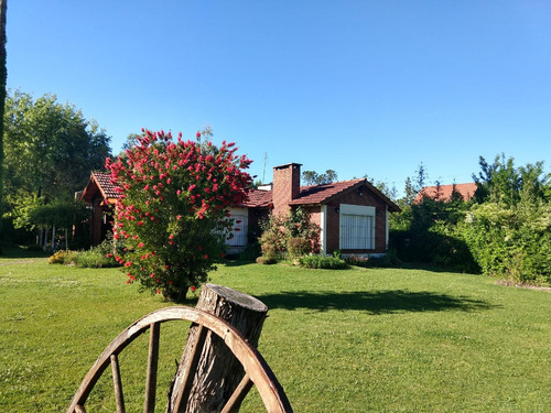 La Celia. Lote 1600m2. 4amb. Para 6 Plazas, Quincho/pileta