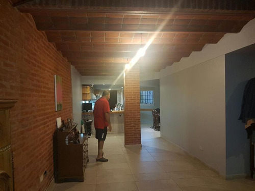 Imagen 9 de 30 de Importante Chalet En Venta En El Centro De Lanús Ideal Para Inversionista
