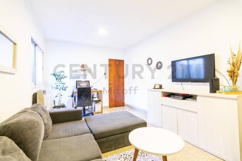 Imagen 4 de 19 de Departamento En Venta De 2 Dormtorios Con Patio En La Plata